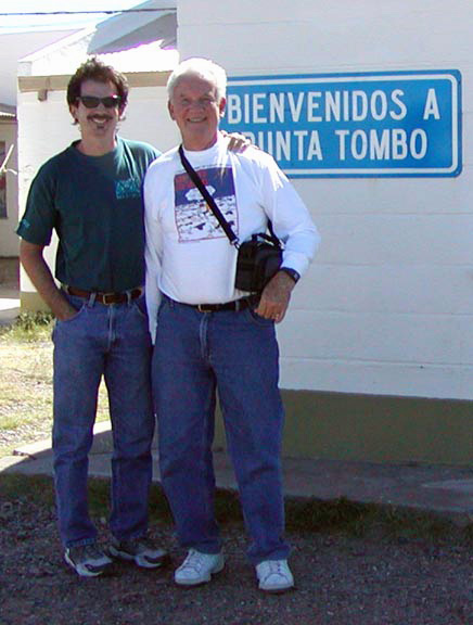 PuertoMadryn-Oct-2003-002-PeteRonPuntaTomboSign1