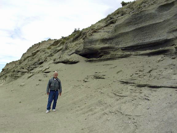 PuertoMadryn-Oct-2003-117-Ronsandstonecoast1