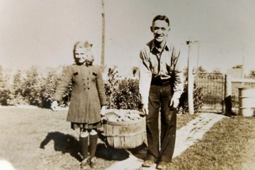 Cindy-Memorial-Sept-2017-317-Pop and Pat with Potatoes from V Garden