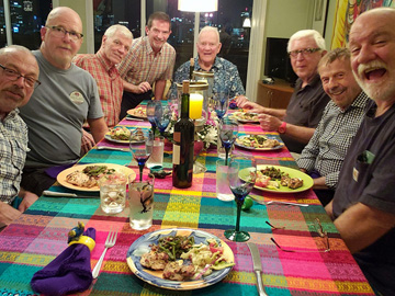 2022-11-19-DinnerWithFriends-12-marker