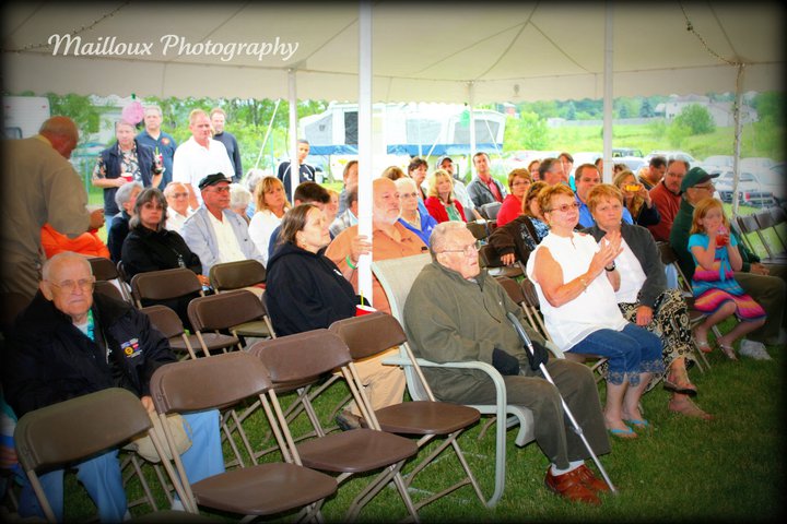 269937_195867640465972_2006954_n